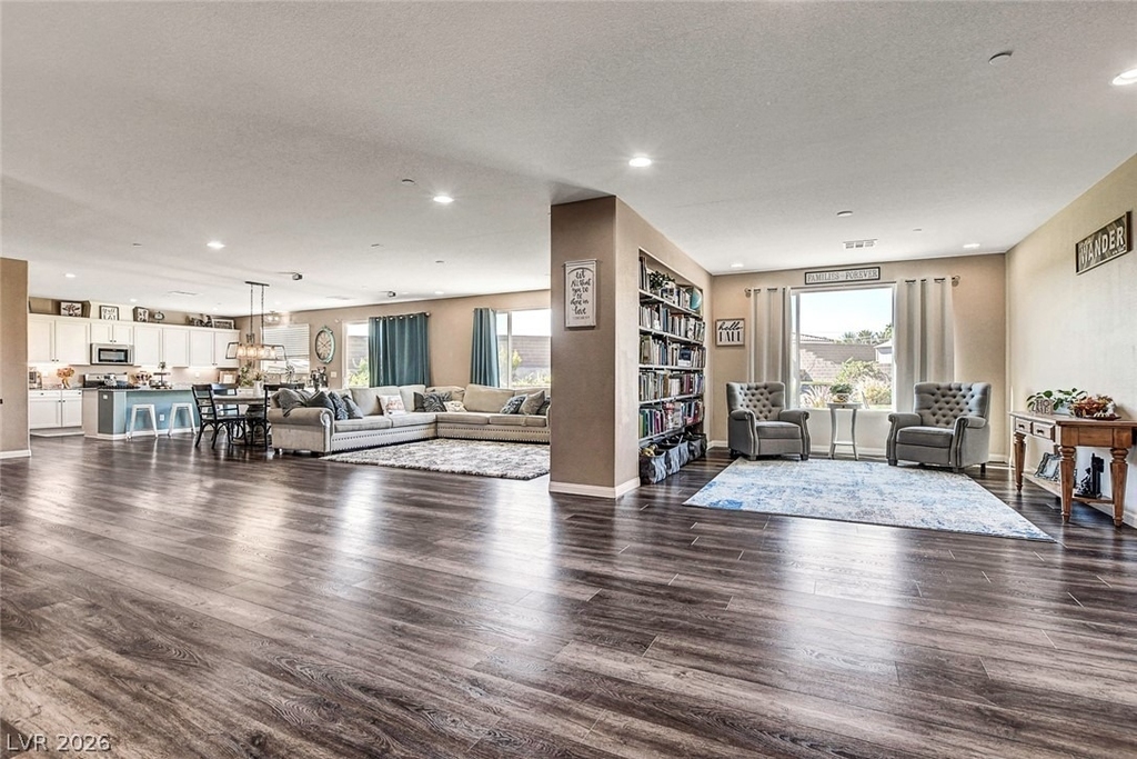 8621 Hickam Avenue - Photo 4