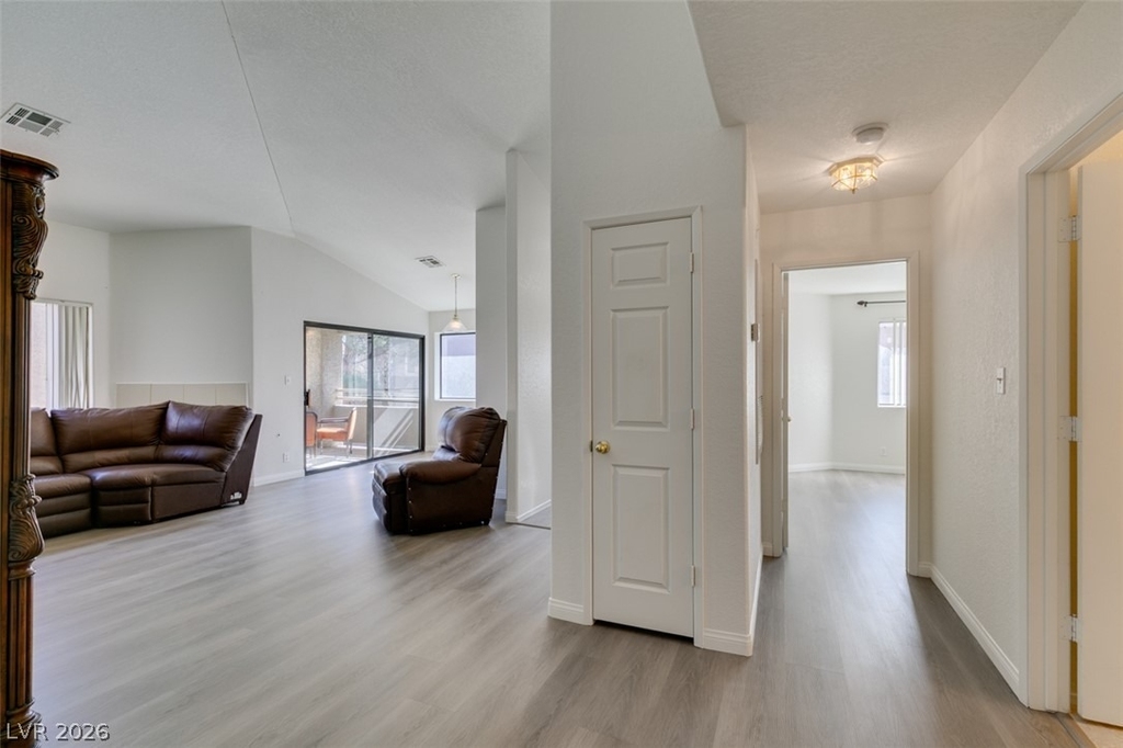 5054 S Rainbow Boulevard - Photo 3