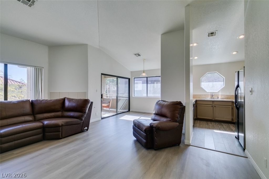 5054 S Rainbow Boulevard - Photo 4