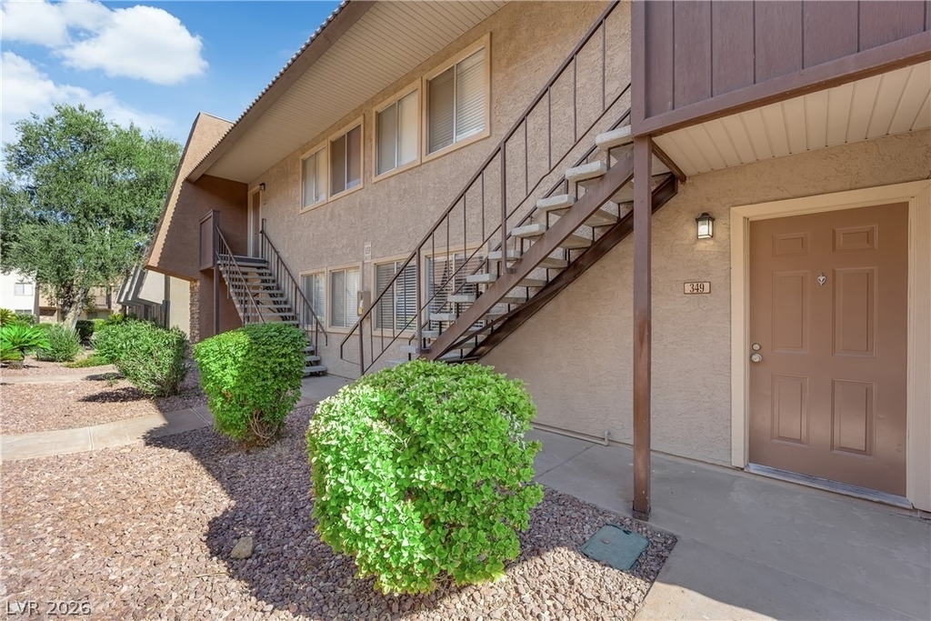 5386 River Glen Drive - Photo 2