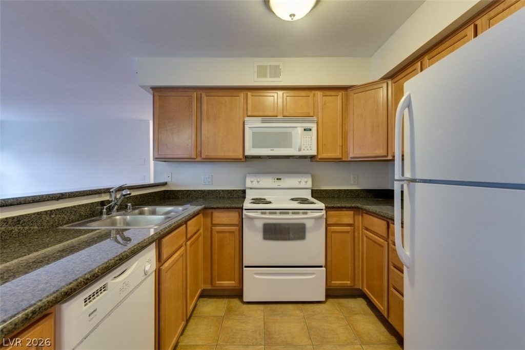9325 W Desert Inn Road - Photo 19