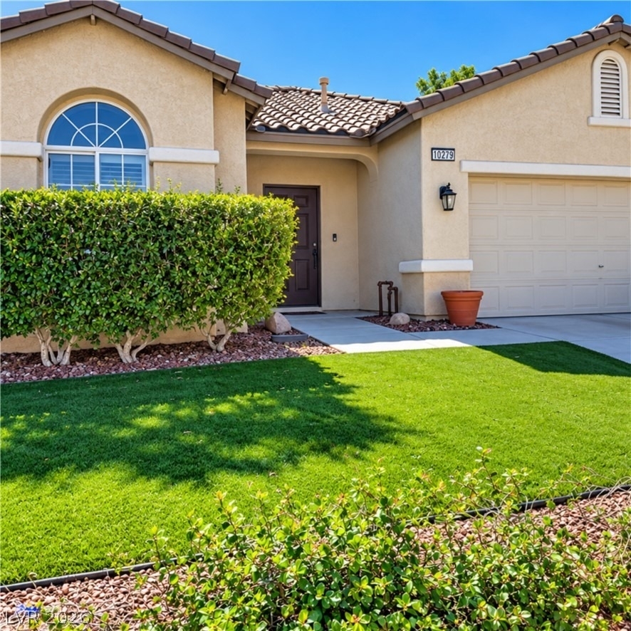 10279 Queensbury Avenue - Photo 1