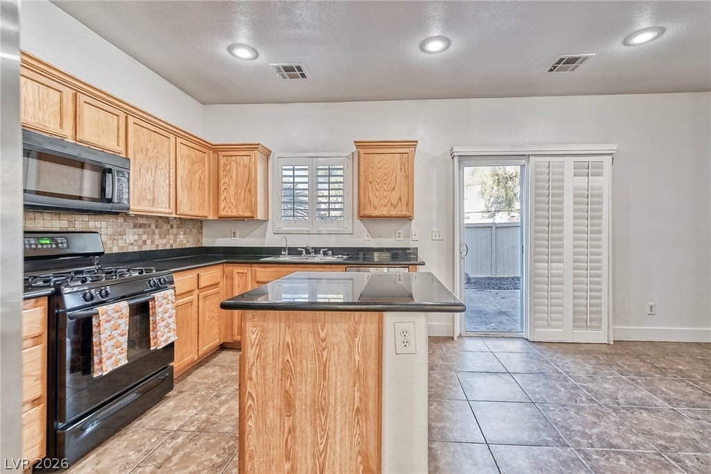 916 Shining Rose Place - Photo 16