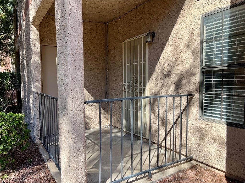 5576 W Rochelle Avenue - Photo 18
