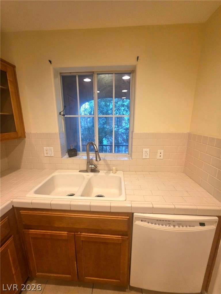 6485 Abbotsford House Court - Photo 16
