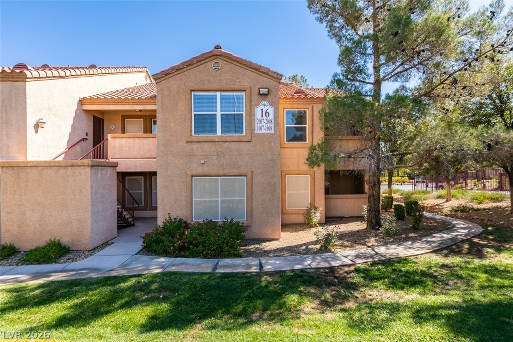 1150 N Buffalo Drive - Photo 0
