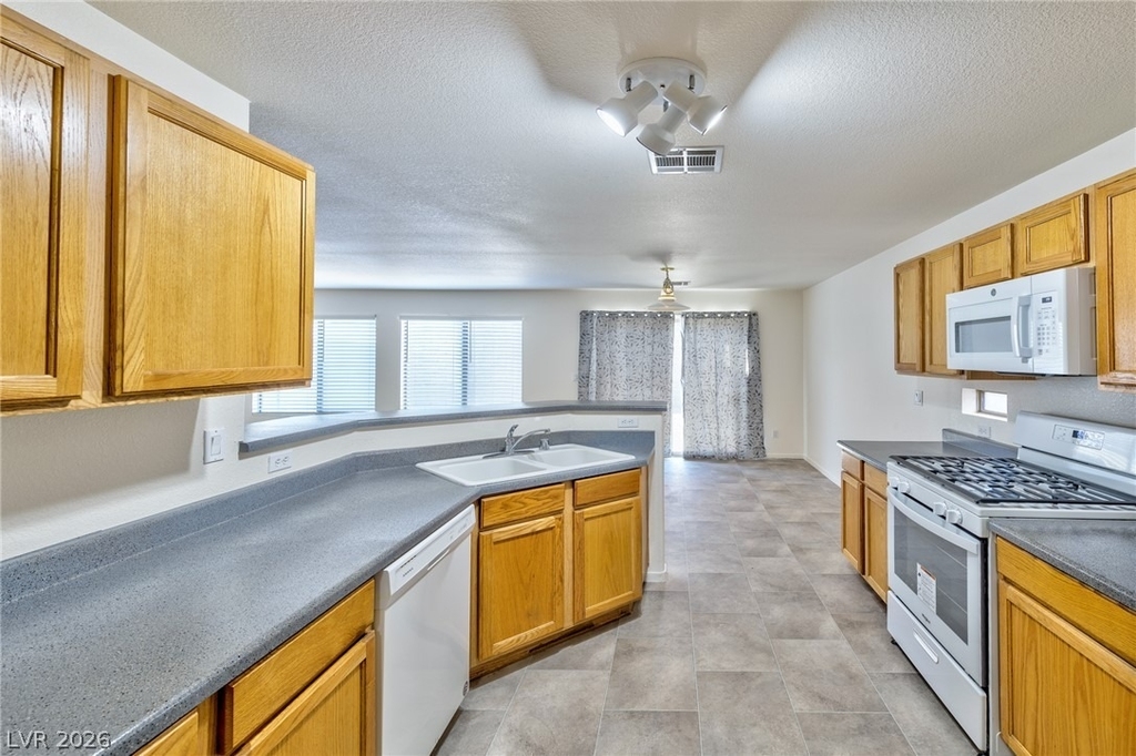 4816 Englewood Avenue - Photo 4