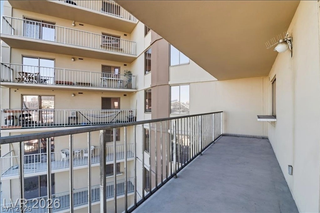205 E Harmon Avenue - Photo 30