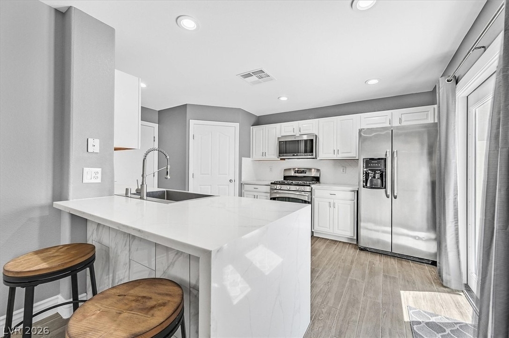 1464 Amitola Avenue - Photo 7