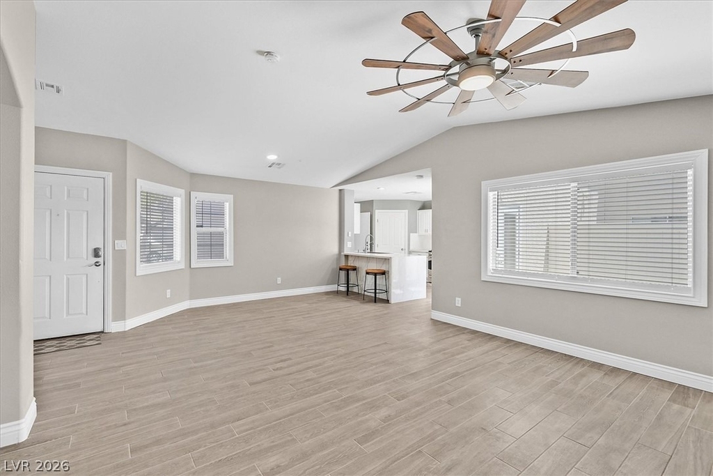 1464 Amitola Avenue - Photo 5