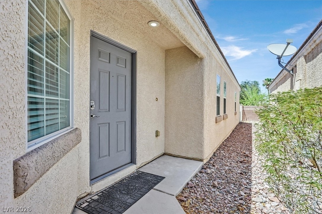 1464 Amitola Avenue - Photo 2