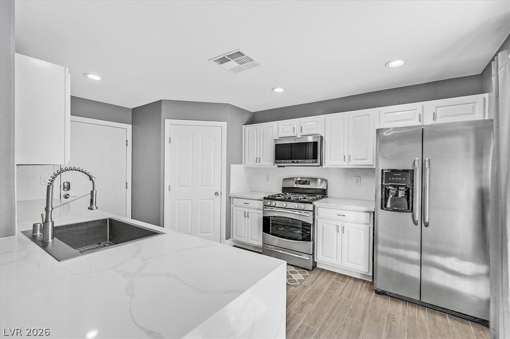 1464 Amitola Avenue - Photo 8