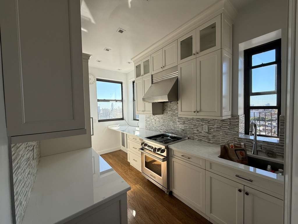 2nd Avenue - Photo 0