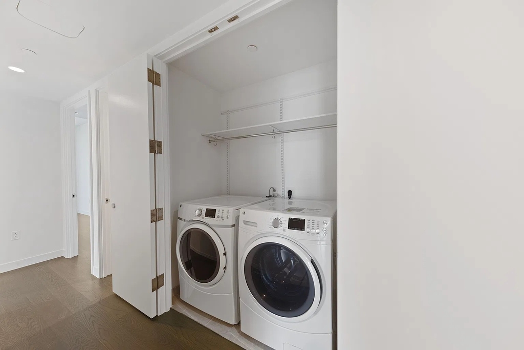 645 West 59th Street - Photo 13