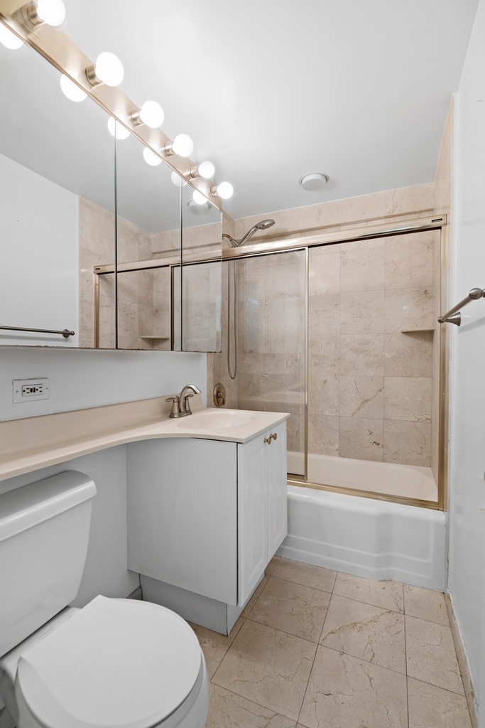 425 East 63rd Street - Photo 5