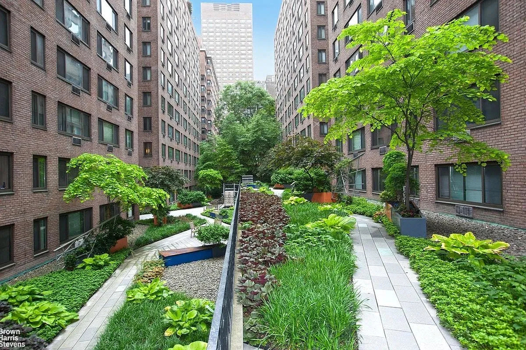 425 East 63rd Street - Photo 8