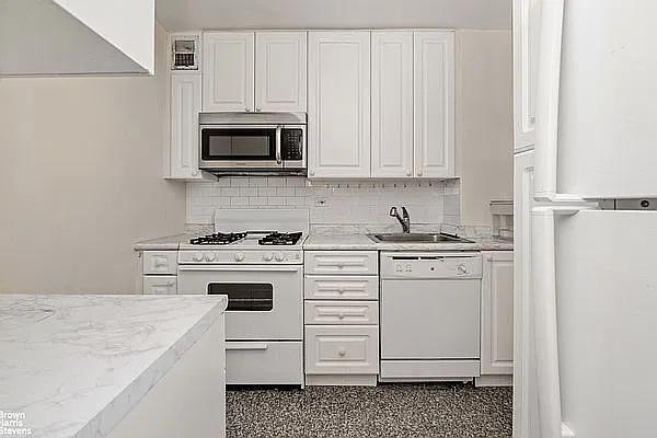 425 East 63rd Street - Photo 4