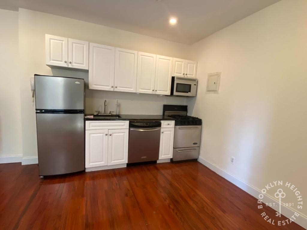 568 Pacific St. - Photo 2