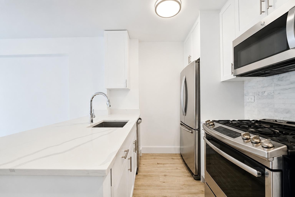 1735 York Avenue - Photo 5