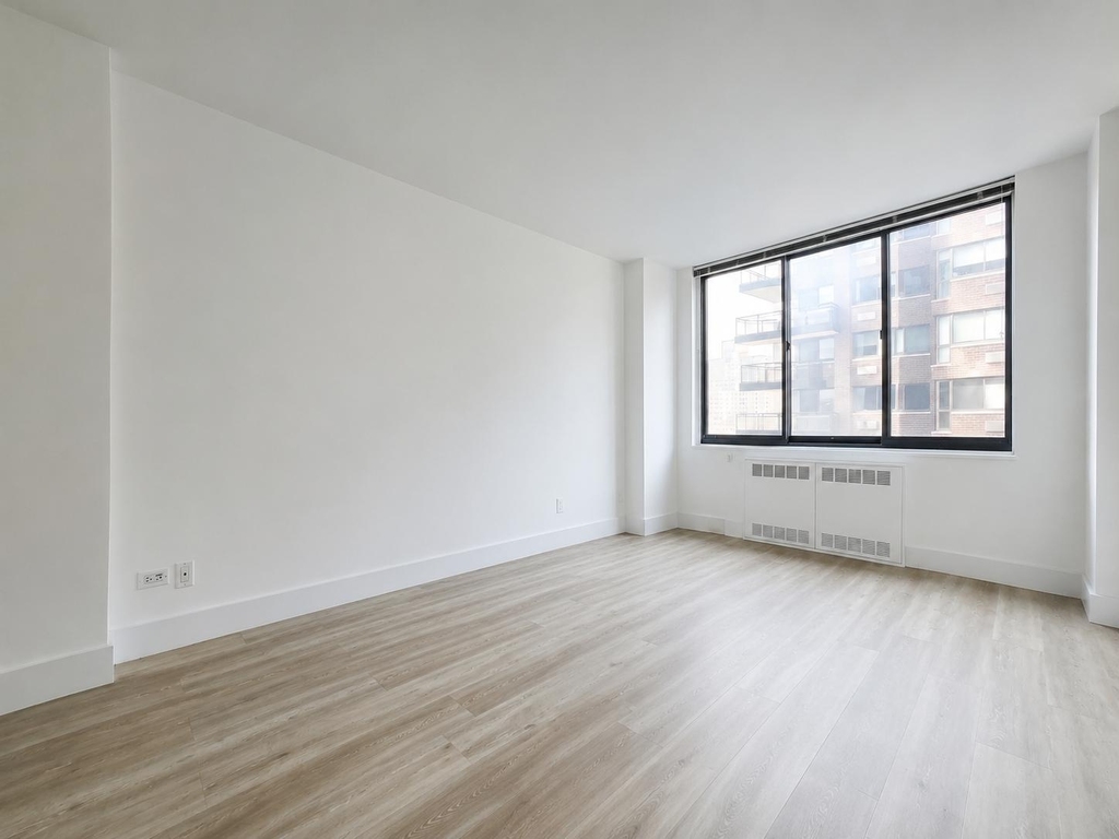 1735 York Avenue - Photo 4