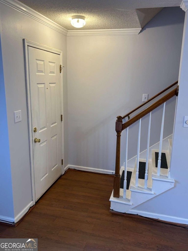 637 Huntington Road - Photo 4