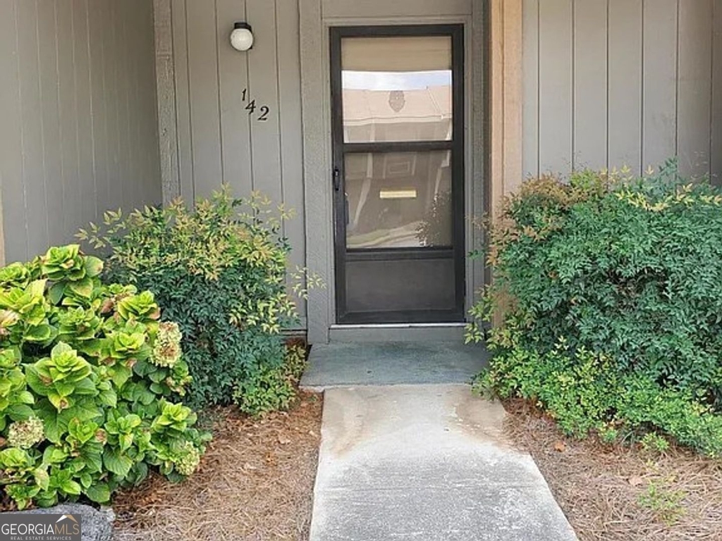 142 Stoneridge Drive - Photo 1