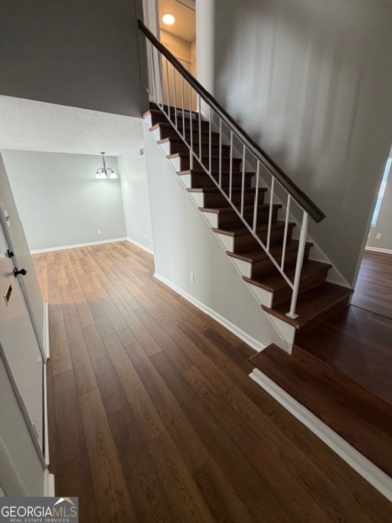 142 Stoneridge Drive - Photo 3