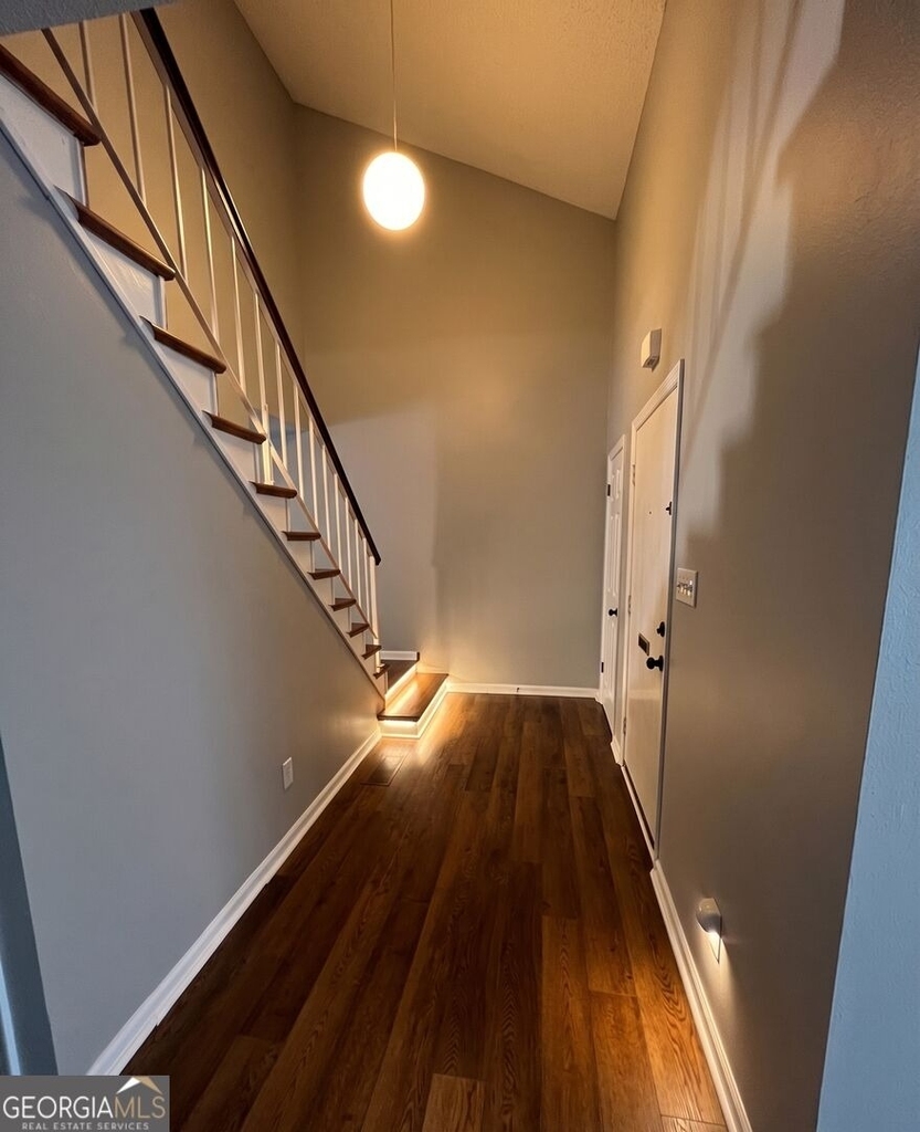 142 Stoneridge Drive - Photo 2