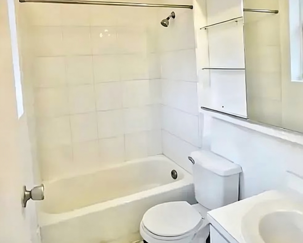 370 West 52nd Street - Photo 2