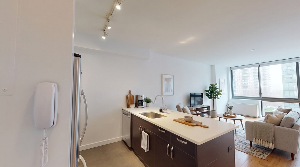 808 Columbus Avenue - Photo 2