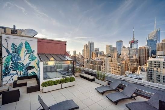 West 34th Street - Photo 8