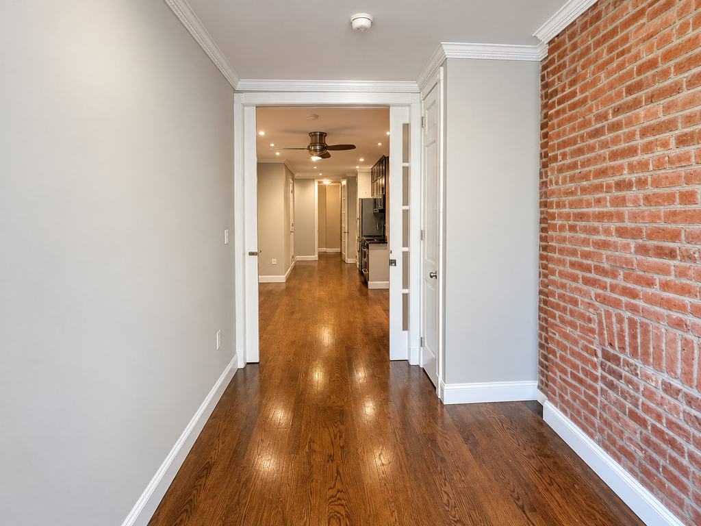 436 West 52nd Street - Photo 4