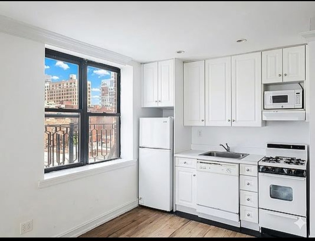 238 East 36th Street - Photo 1