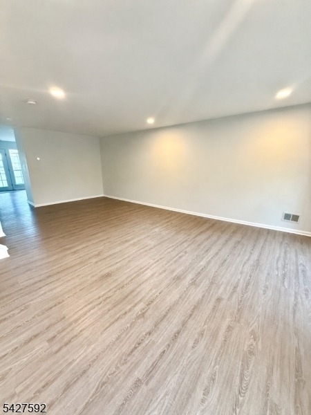 111 Columbus Dr - Photo 2