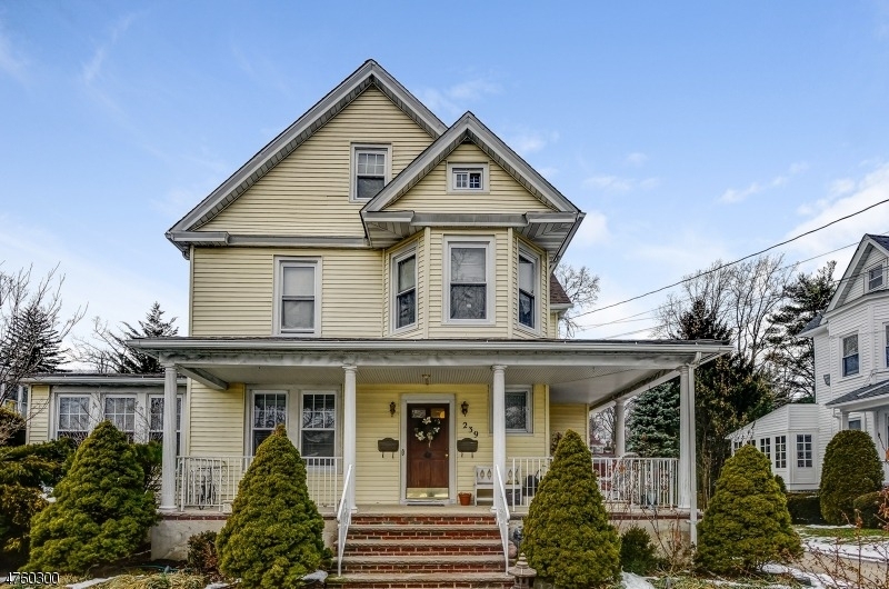 239 Walnut St - Photo 0