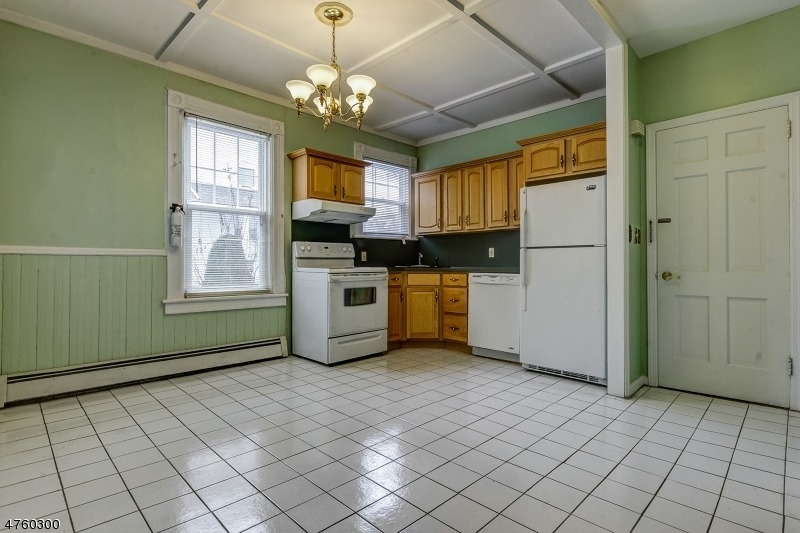 239 Walnut St - Photo 4