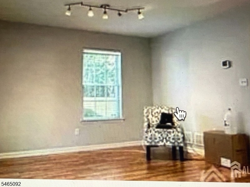 36 Henry St - Photo 2