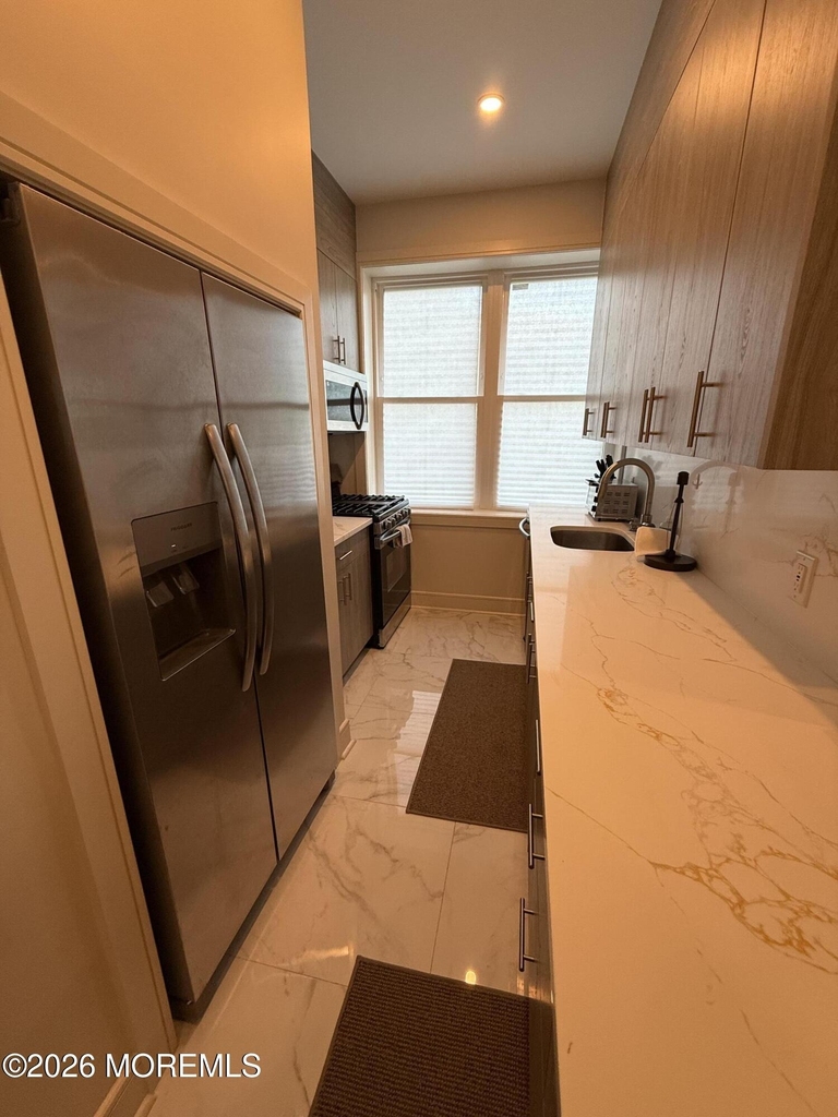 1 Roseld Avenue - Photo 4