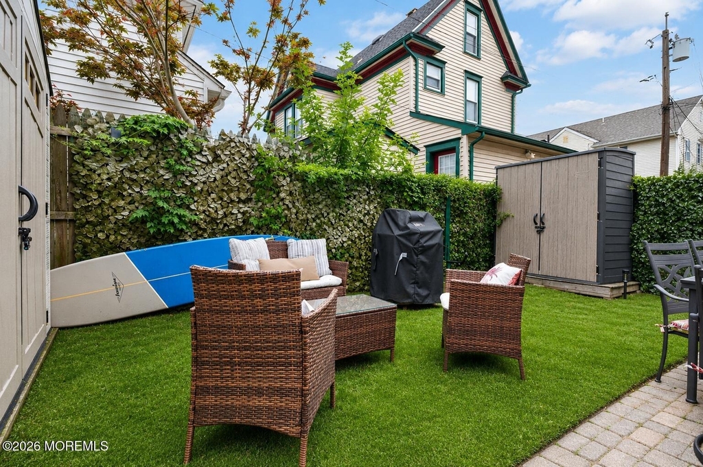 124 Broadway - Photo 24