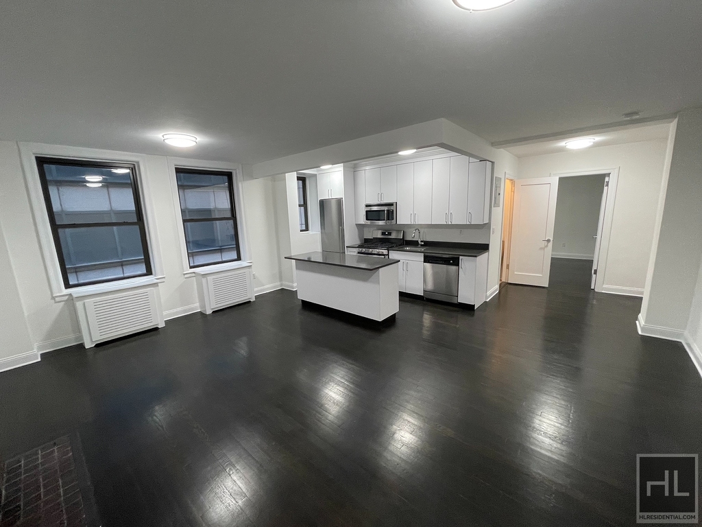 West 55 Street - Photo 0