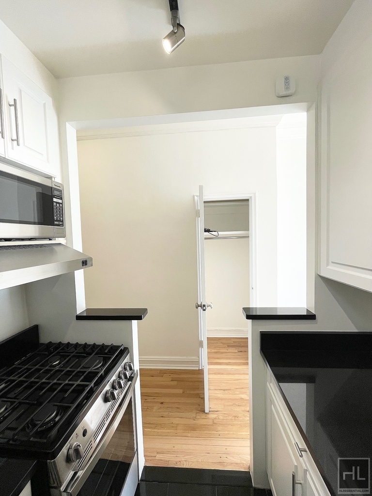 East 83rd Street - Photo 9