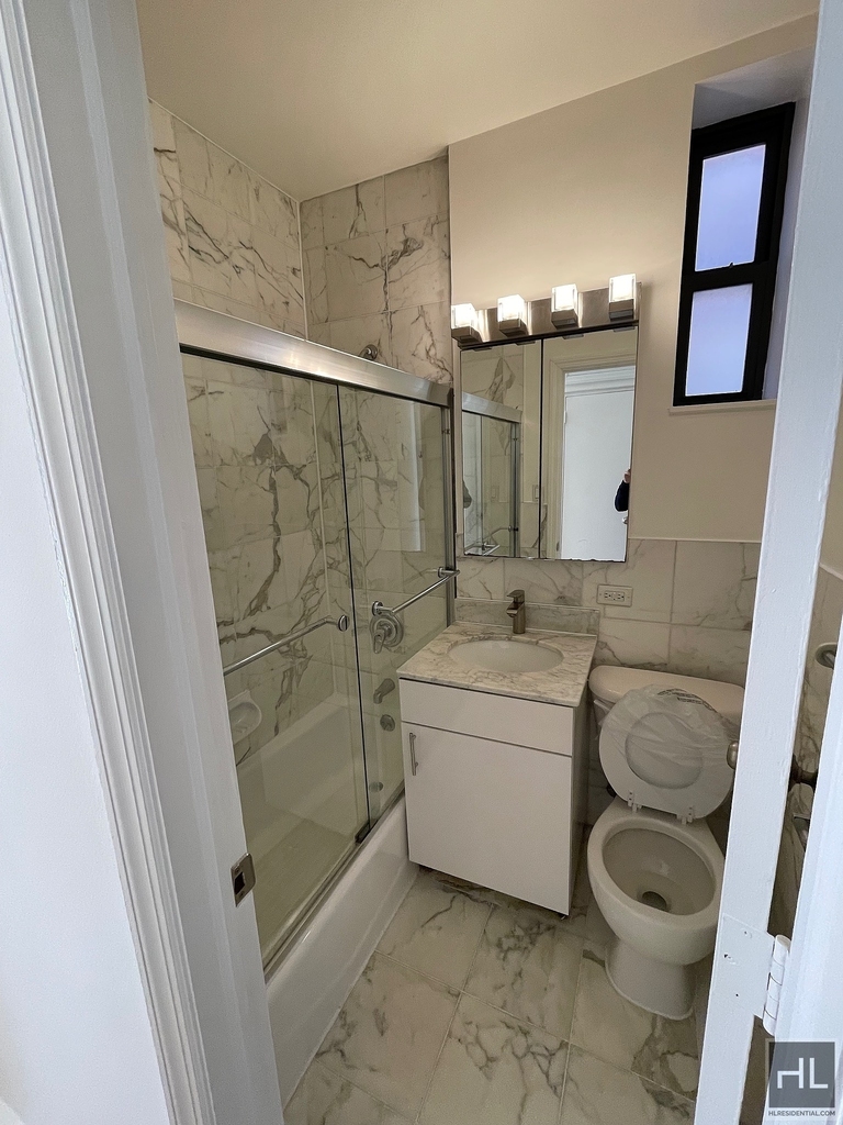 East 83rd Street - Photo 10