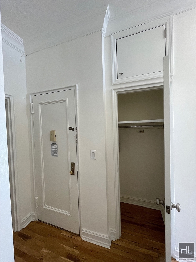 East 83rd Street - Photo 12