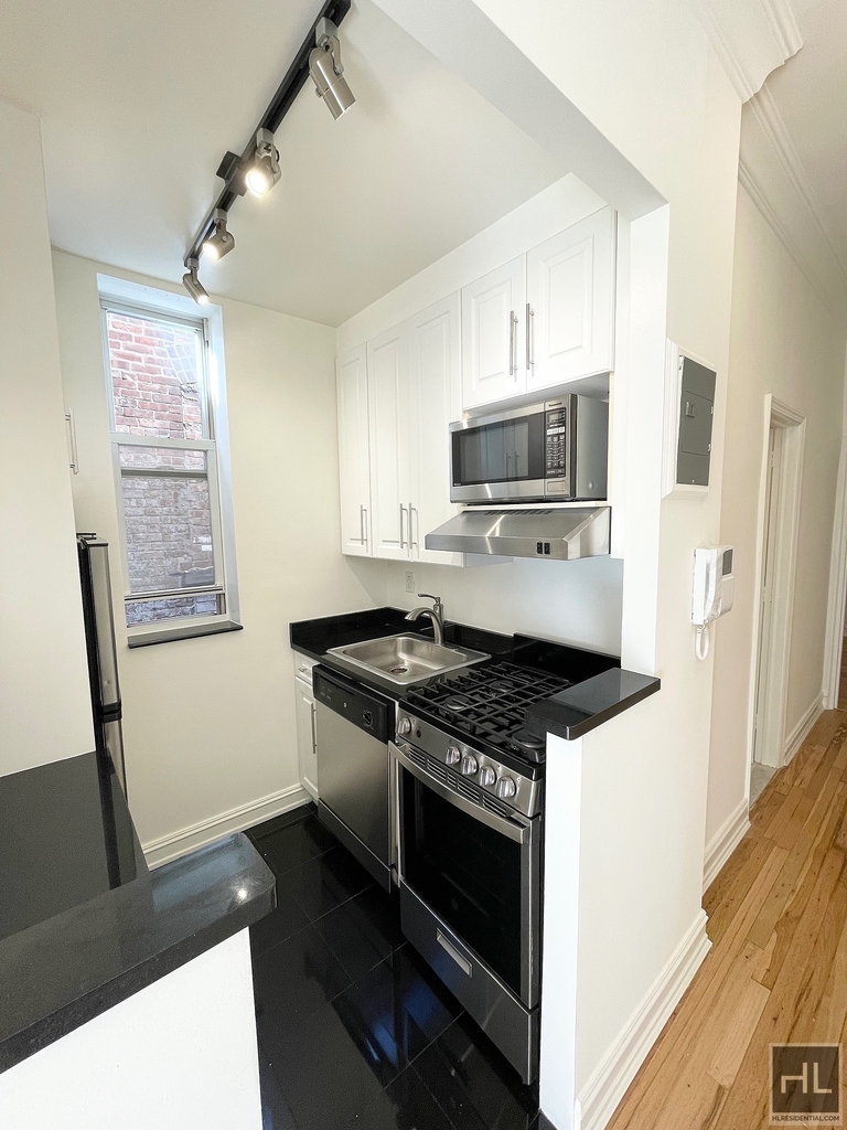 East 83rd Street - Photo 7