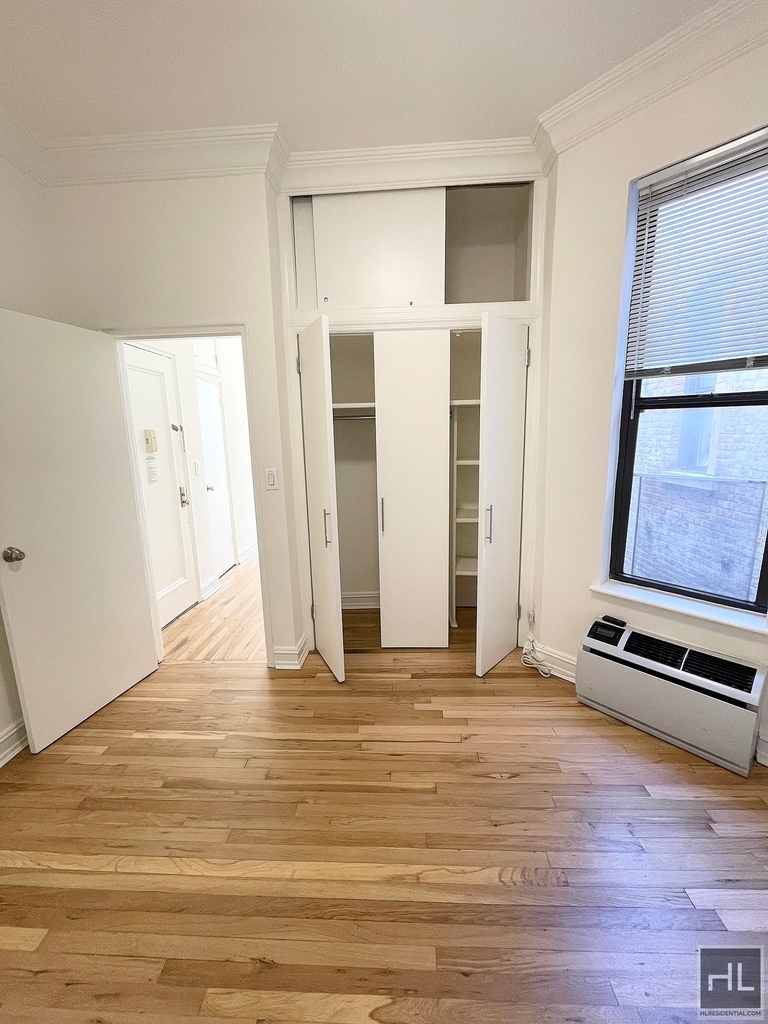 East 83rd Street - Photo 4