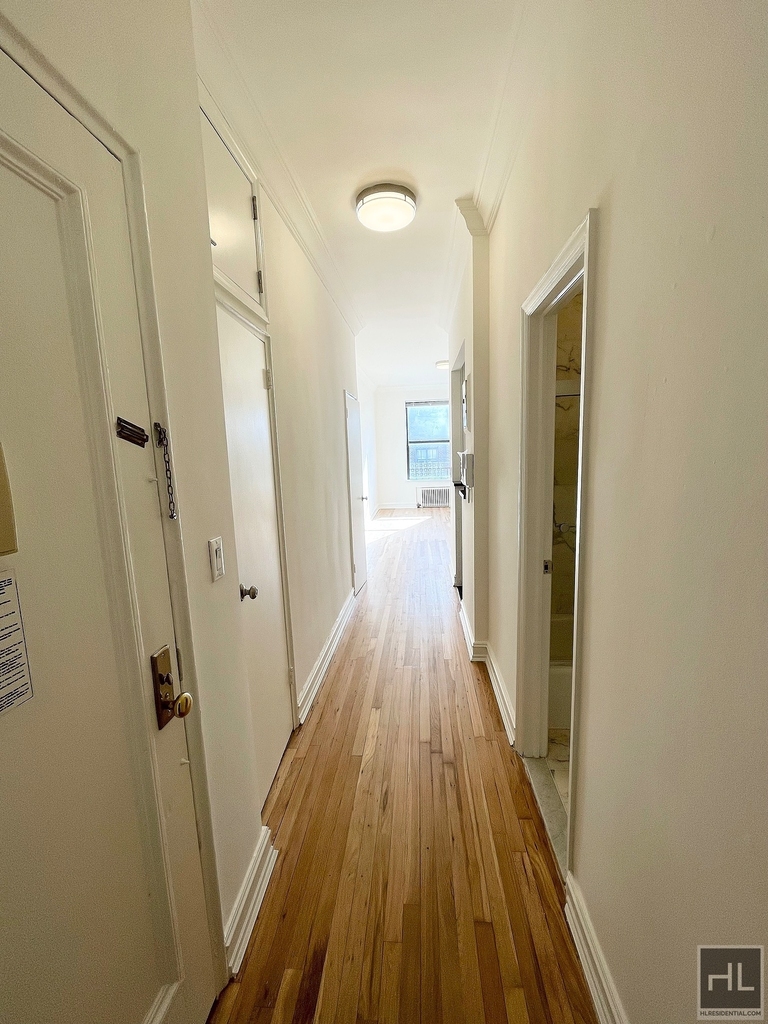 East 83rd Street - Photo 11