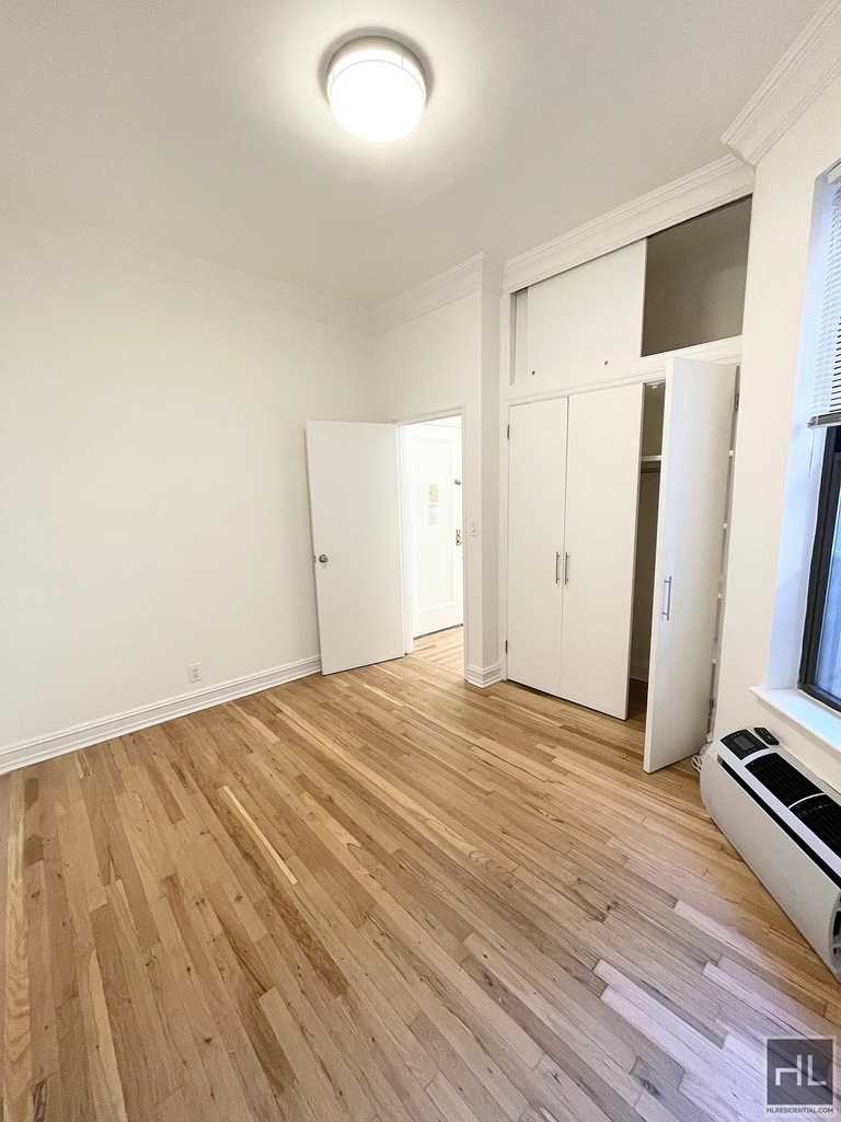 East 83rd Street - Photo 6