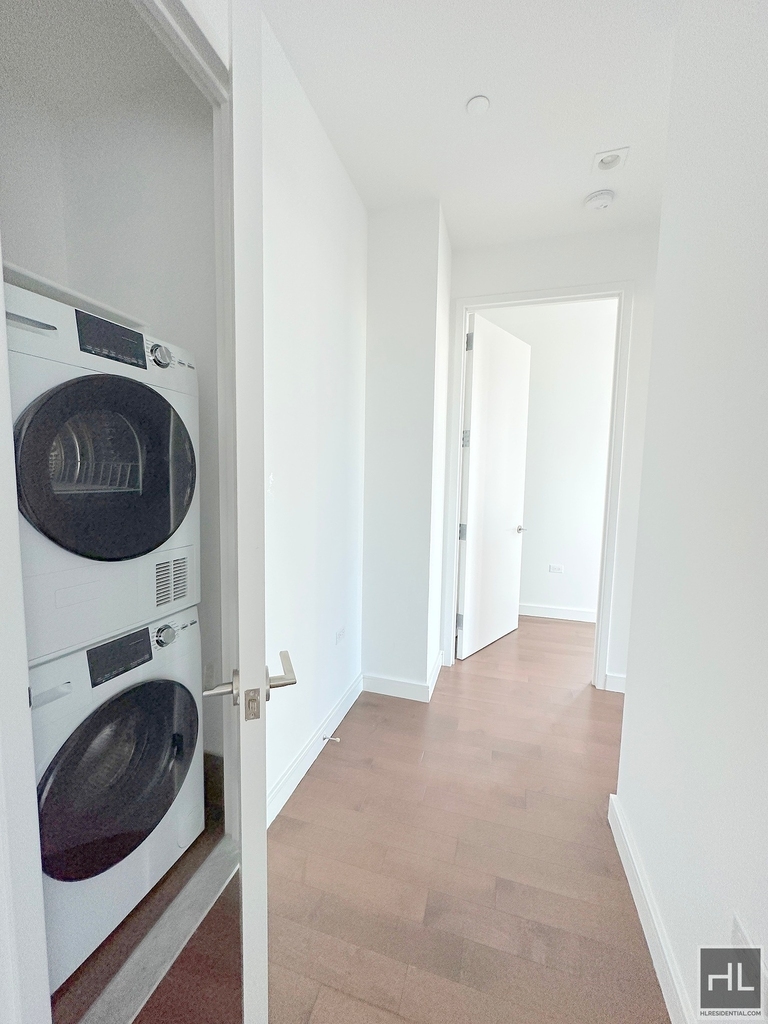West 36 Street - Photo 3