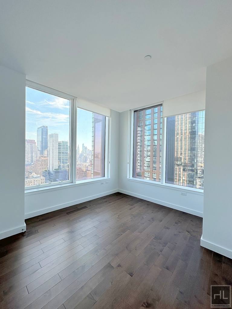 West 36 Street - Photo 2