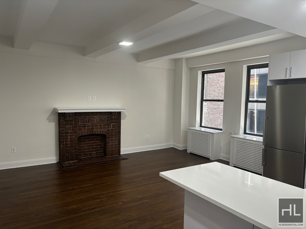 West 55 Street - Photo 0